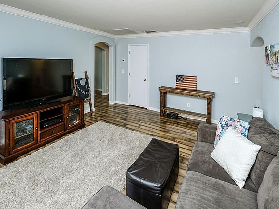 5th image of 308 Amber Fields Ct