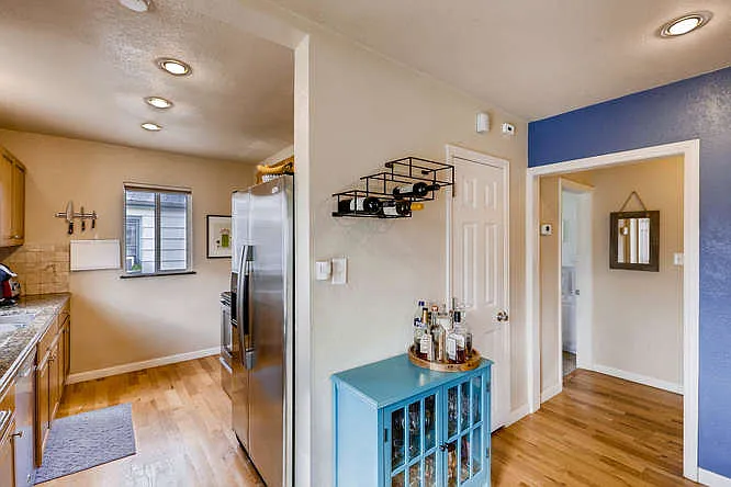 1370 Xanthia St — Photo 15