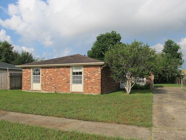 1st image of 528 Willowbrook Dr