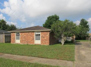 528 Willowbrook Dr, Gretna, LA 70056