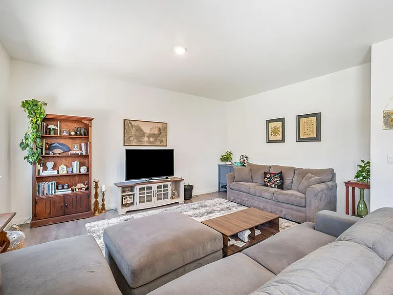 2757 Wren Dr — Photo 8