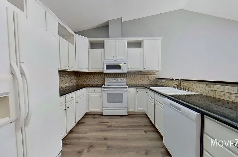5006 Carleton Dr #94 — Photo 6
