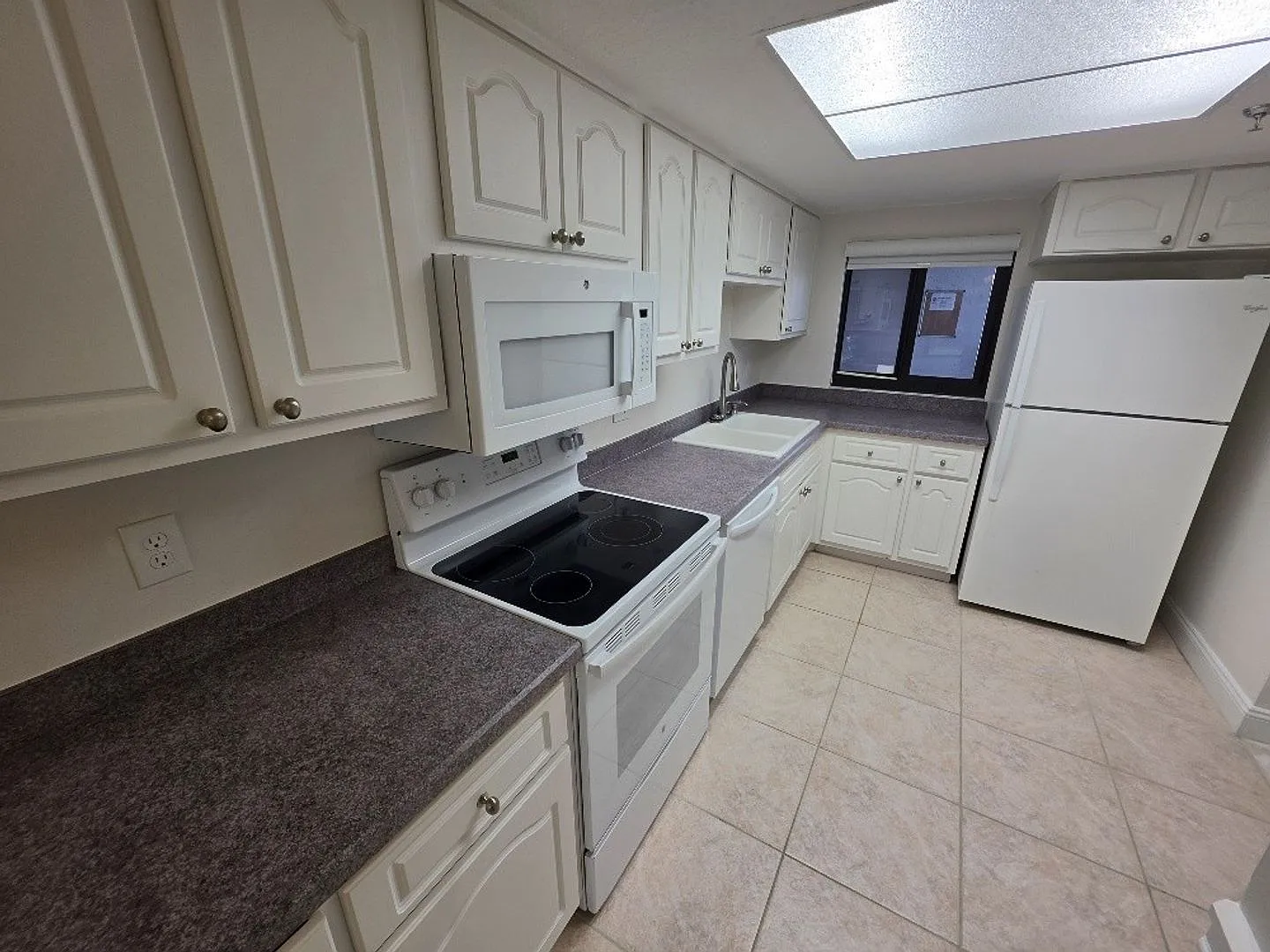Direct Beach front 2 Bedroom 2 Bathroom Condo — Photo 4