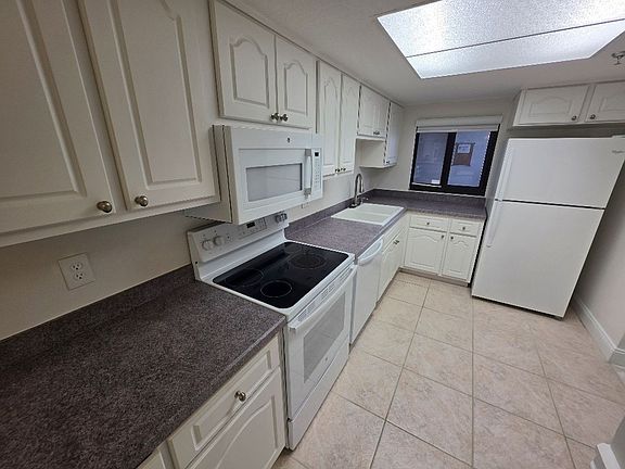 3rd image of 5301 S Atlantic Ave APT 11