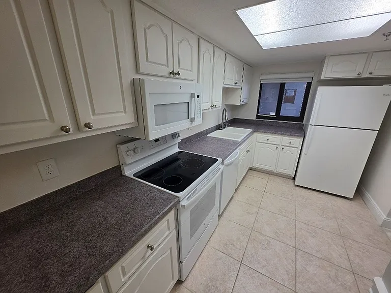5301 S Atlantic Ave #11 — Photo 3