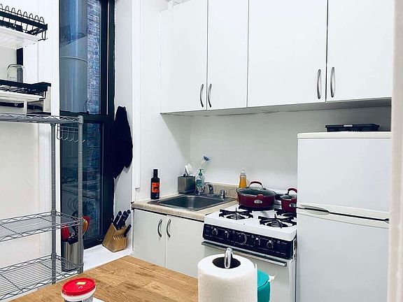 5th image of 564 Amsterdam Ave APT 4c
