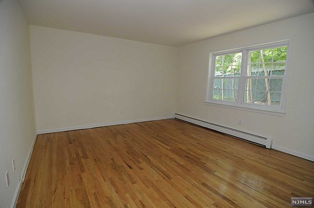 2nd image of 45 Maltbie Ave APT 19B