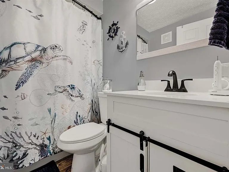 300 Long Cove Ln — Photo 13