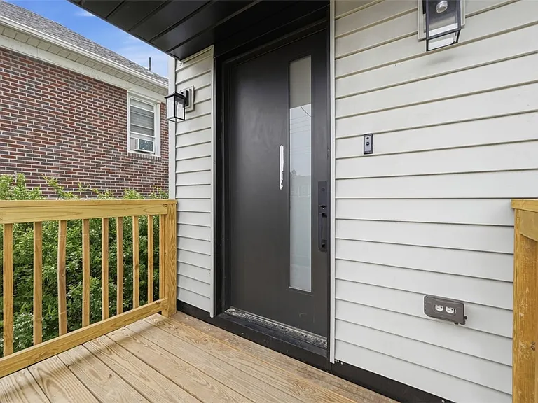 1361 Hawthorne St — Photo 43