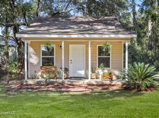 1007 Chaney St, Ocean Springs, MS 39564