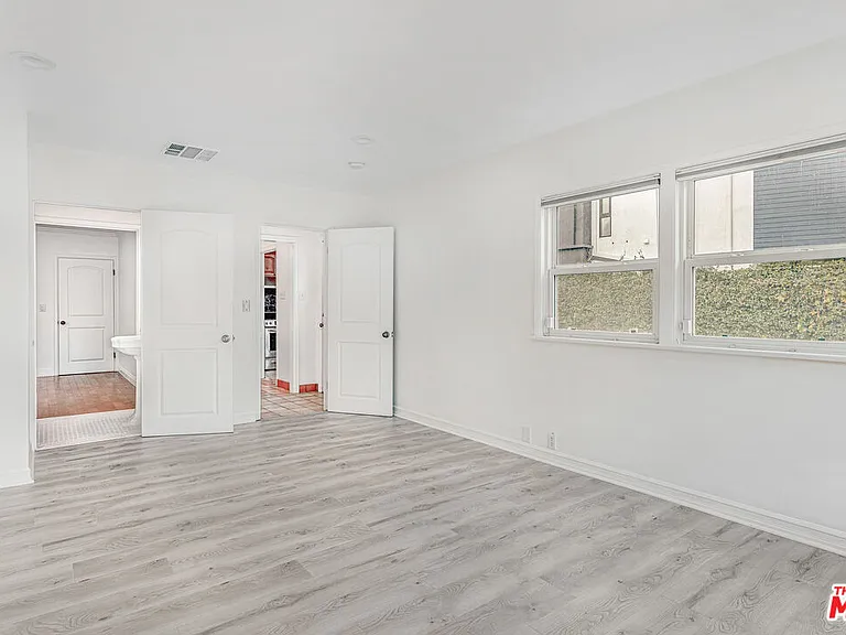 409 N Kilkea Dr — Photo 24