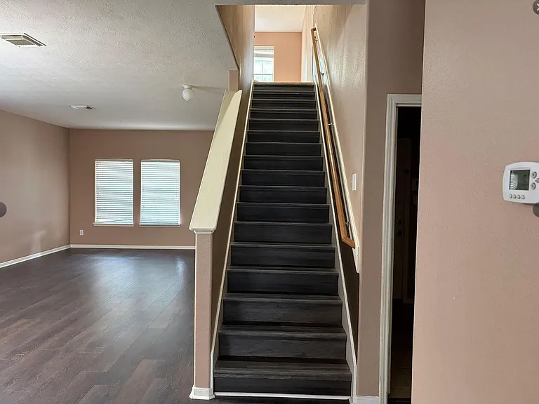 410 Sunwood Glenn Ln — Photo 4