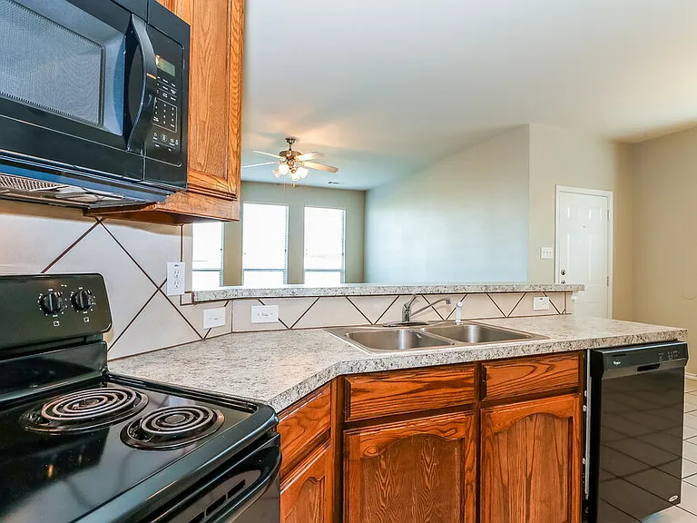 7905 Raton Ridge Ln — Photo 6
