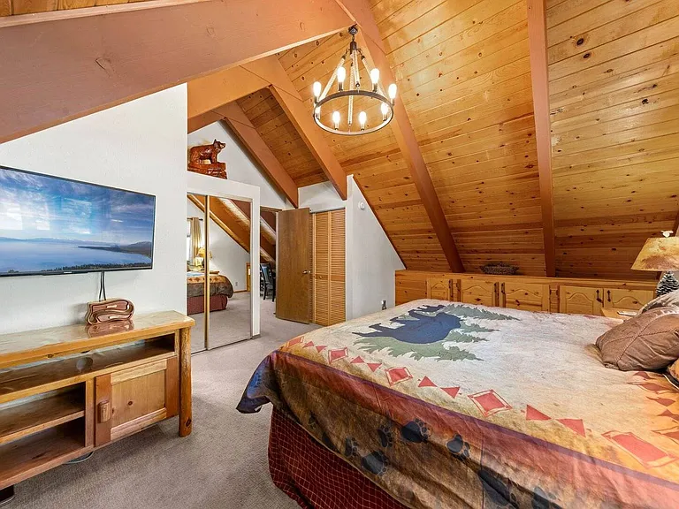 Main bedroom Upstairs