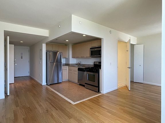 3rd image of 1 Morningside Dr APT 1917