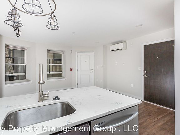 4th image of 815 Park Ave #6712157
