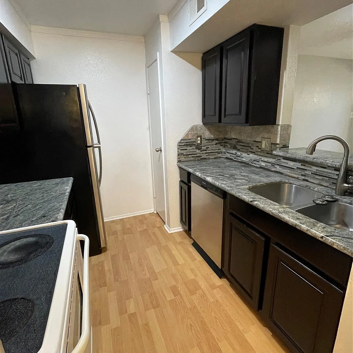 2 bed, 2.0 bath, 864 sqft, $1,400 — Photo 4