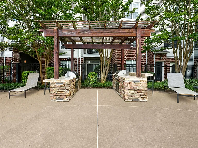 Cameron Court — Photo 33