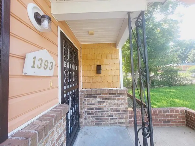 1393 Gold Ave — Photo 2