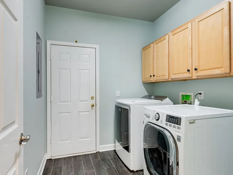 1255 Habersham Way — Photo 33