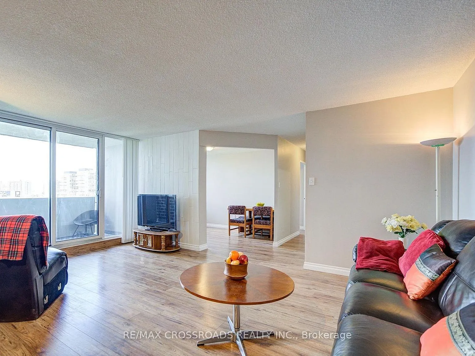 3 bed, $2,900 — Photo 2