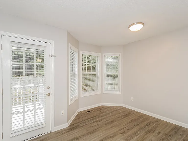 430 Ivy Crest Dr — Photo 7