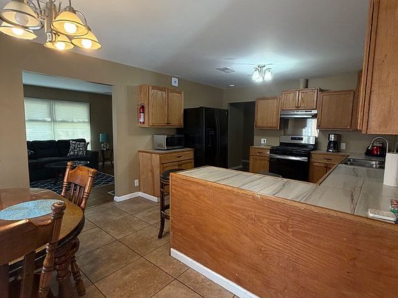 5th image of 2427 3rd Ave