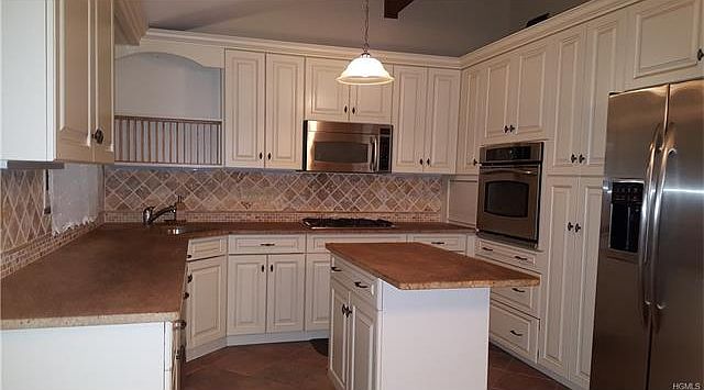 1st image of 3 Copeland Dr