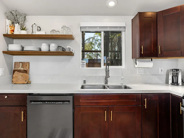 Los Cerritos Ln — Photo 2