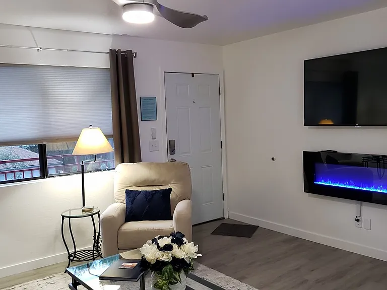 538 Lincoln Ave #1CVACATION — Photo 2