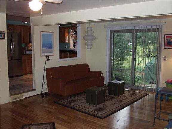 3rd image of 4 Park Bluff Way