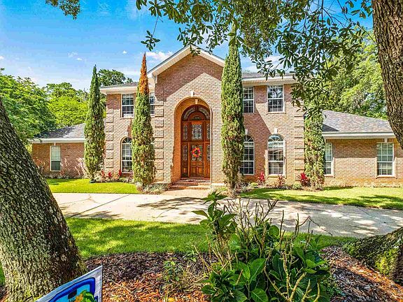 2nd image of 106 Chanteclaire Cir