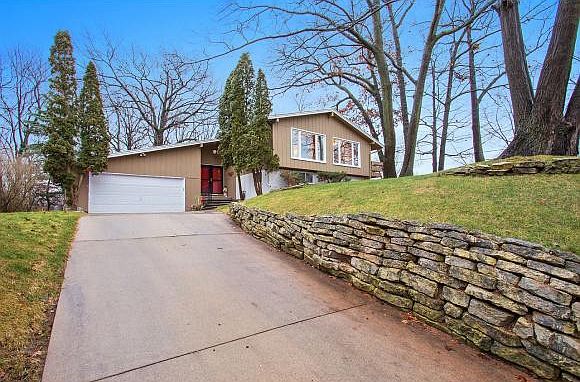 1st image of 395 Echo Hill Dr