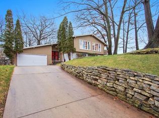 395 Echo Hill Dr, Green Bay, WI 54302