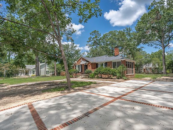4th image of 2901 Burney Dr