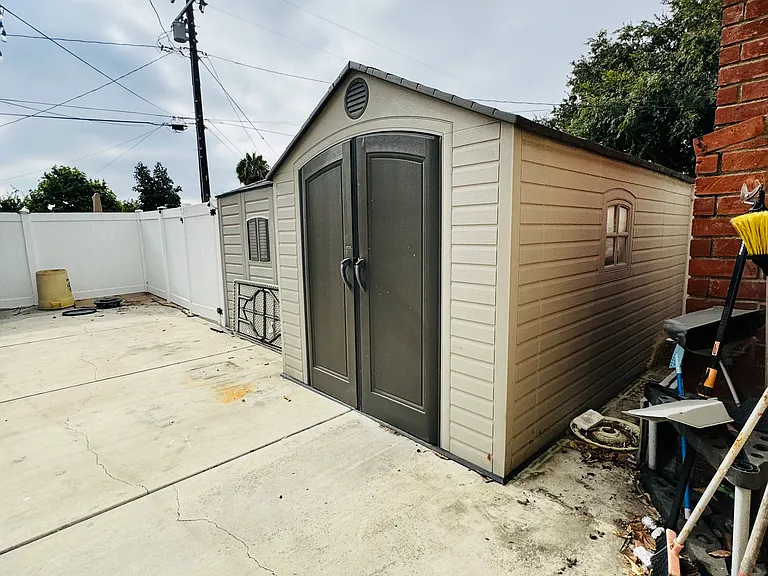 6752 Rostrata Ave — Photo 2
