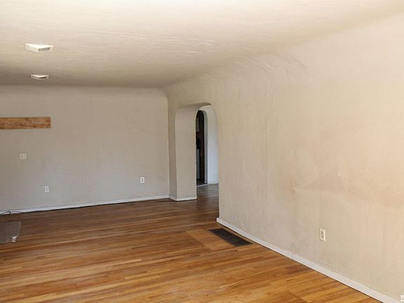 4th image of 221 S Pratt Ave