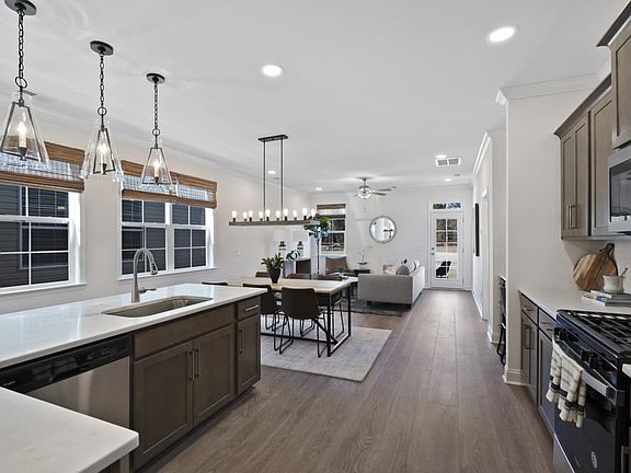 PHOTOS OF A SIMILAR HOME