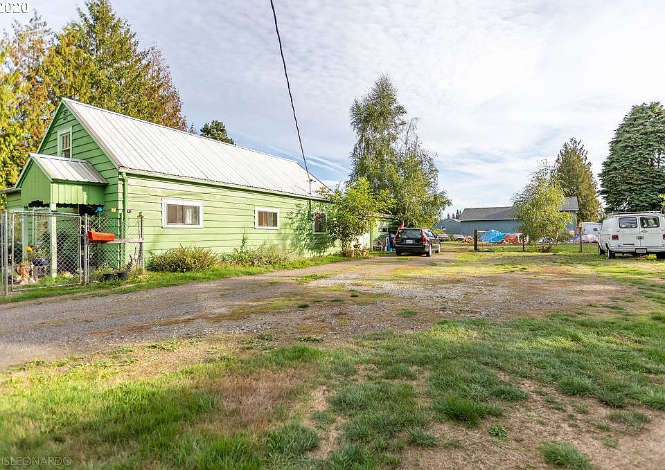 1st image of 7915 NE 32nd St