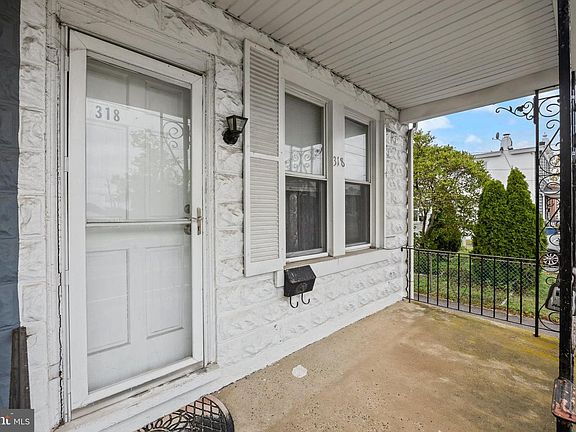 3rd image of 318 Mott Ave