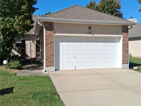 126 SW Hillcrest Ln, Lees Summit, MO 64063