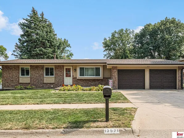13571 Crawford Cir, Omaha, NE 68144