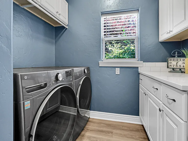 1139 E 700 N — Photo 14