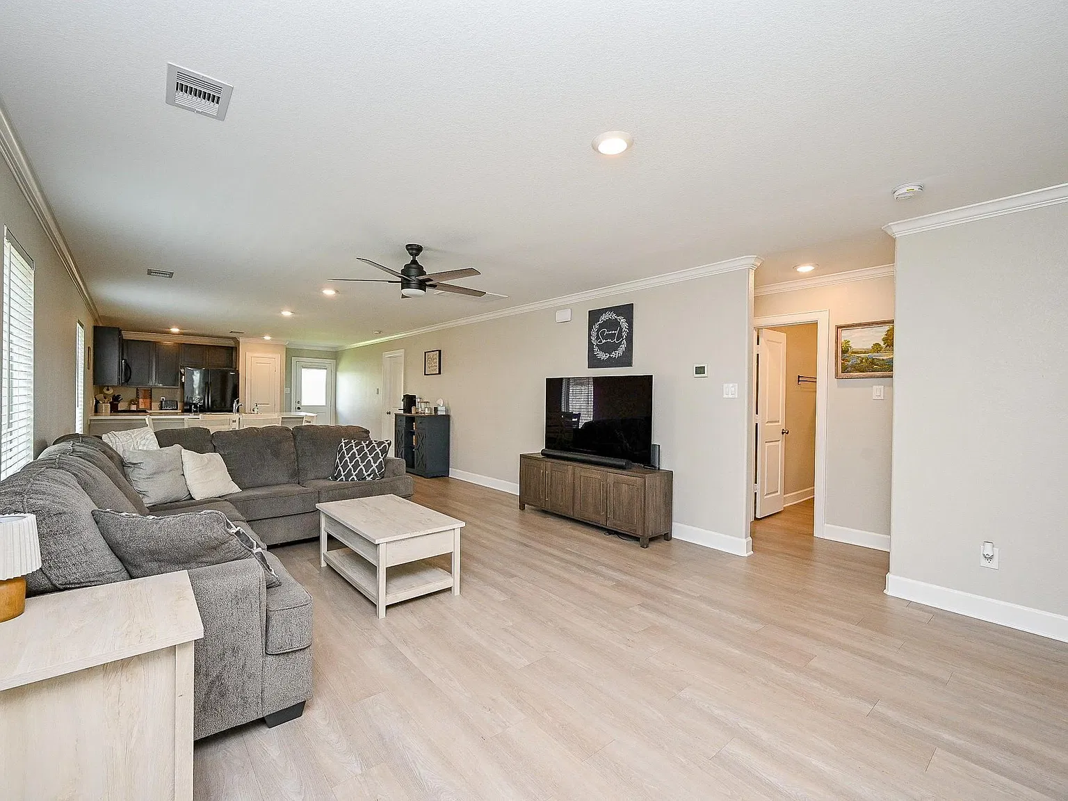 3 bed, 2.0 bath, 1470 sqft, $1,850 — Photo 3