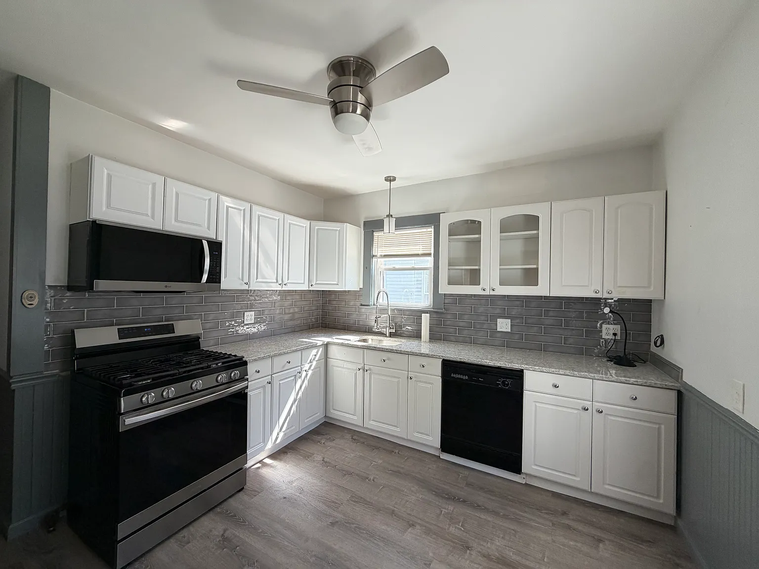 2 bed, $3,300 — Photo 4