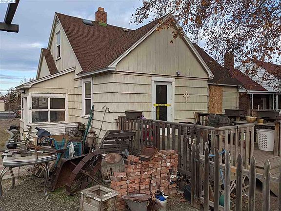 4th image of 220 E 1st Ave
