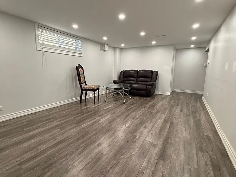 146 Brenda Cres #BASEMENT — Photo 7