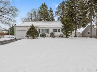 230 Carlton Dr, North Syracuse, NY 13212