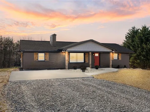 1195 Rogers Rd, Mount Airy, NC 27030