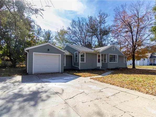 2902 Faraon St, Saint Joseph, MO 64501
